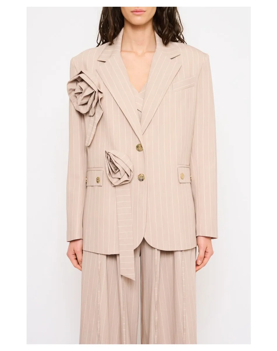 Marynarka z przypinkami w kształcie kwiatów