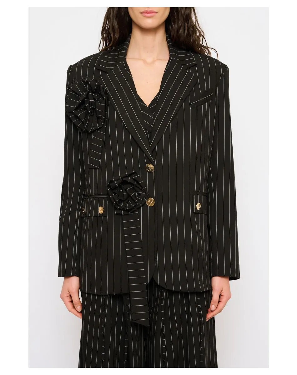 Marynarka z przypinkami w kształcie kwiatów